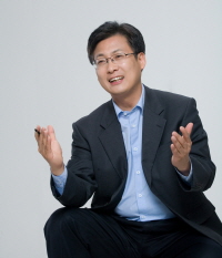 최 후보는 GTX의 조기 완공, 신분당선 고양 유치, 버스 준공영제 실시를 통해 시민이 행복한 안전도시 고양을 만들겠다고 밝혔다.