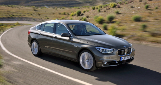  비즈니스와 레저를 모두 충족시키는 새로운 라이프스타일을 제안하는 BMW GT는 스타일리시한 쿠페 형태의 외관에 고급스러운 인테리어, 그리고 앞&middot;뒤 좌석의 효율적인 공간 활용 등 다양한 소비자들의 니즈를 만족시키기에 충분하다. Ⓒ BMW 코리아