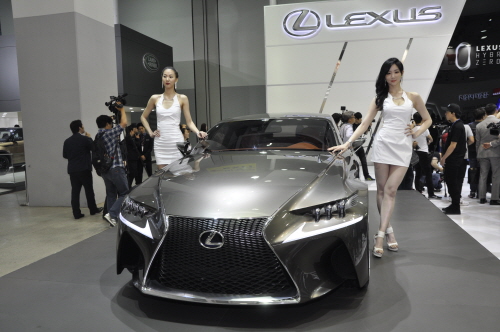  렉서스의 유일한 콘셉트카 'LF-CC'는 브랜드 특유의 스핀들 그릴을 대담하게 표현한 프리미엄 중형 하이브리드 쿠페 모델이다. Ⓒ 프라임경제