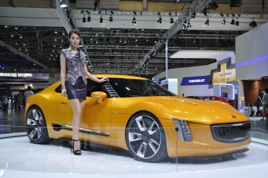  콘셉트카 'GT4 스팅어'&rsquo;는 2.0 터보 GDi 엔진과 6단 수동 변속기를 탑재해 최고출력 315마력(hp)의 강력한 동력성능을 확보했으며, 조작에 민감하게 반응하는 조향장치를 장착해 더욱 역동적인 주행이 가능한 것이 특징이다. Ⓒ 프라임경제