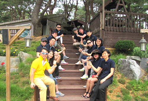  디자인그룹나인은 7000여명의 고급 IT&middot;디자인 분야 인재를 보유한 국내 최대 전문 디자이너 프리랜서 그룹이다. 나인은 단순히 인재파견에 그치는 것이 아니라 철저한 검증을 통해 프로젝트에 적합한 인원을 투입하고 있어 국내뿐 아니라 해외기업까지 수요가 늘고 있다. ⓒ 디자인그룹나인