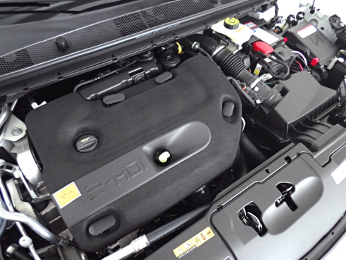  뉴 푸조 308에는 유로6 기준을 만족시킨 브랜드의 새로운 디젤엔진인 BlueHDi가 장착됐으며, 이 엔진은 뛰어난 효율과 다이내믹한 퍼포먼스를 모두 가진 것이 특징이다. = 노병우 기자