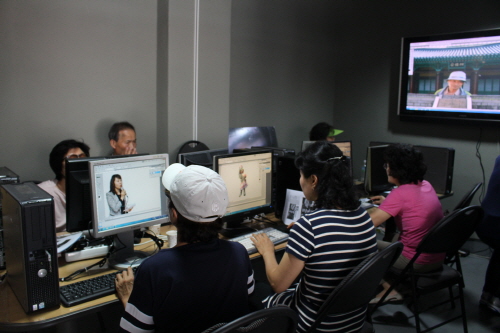  피플앤컴은 결혼이주자들을 위해 정보화교육 서비스를 제공한다. ⓒ 피플앤컴