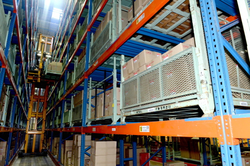  현대모비스는 A/S부품의 정확하고 신속한 공급을 위해 첨단물류시스템을 구축해 운영 중이며, 디저털 피킹 시스템(DPS)을 통해 생산성을 30% 이상 향상시켰다. ⓒ 현대모비스