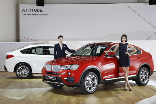  뉴 X4는 쿠페형 디자인에 SUV의 공간이 더해진 스포츠 액티비티 쿠페로, 최신 BMW 이피션트 다이내믹스 기술이 적용된 신형 엔진이 장착돼 최적의 성능과 효율을 동시에 발휘한다. ⓒ BMW 코리아