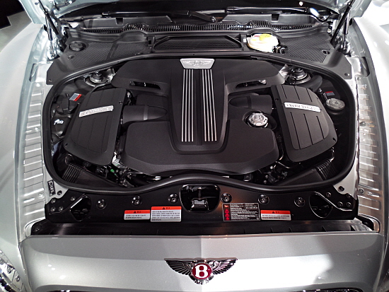  이미 검증을 마친 벤틀리 4L 트윈터보 엔진은 강력한 성능을 갖춘 것을 비롯해 실린더 비활성화 기술, 지능형 엔진 온도 관리, 에너지 회수 기술 등이 적용돼 뛰어난 효율성을 자랑한다. = 노병우