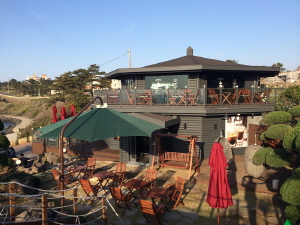 투썸플레이스 제주 애월점. ⓒ CJ푸드빌