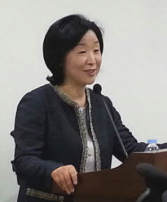  토론회에 참석한 심상정 정의당 의원은 감정노동문제를 해결하기 위해 지속적인 노력을 경주하겠다고 밝혔다. = 추민선 기자